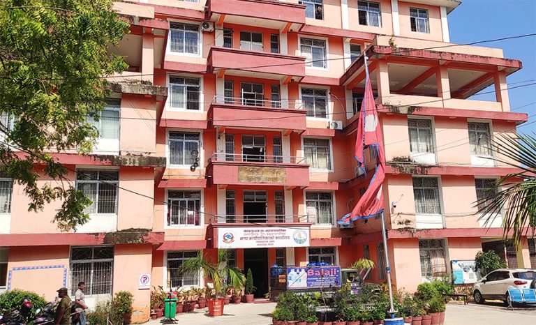 जनकपुरमा एक वर्षमा ४ प्रशासकीय अधिकृत फेरिए, काम अस्तव्यस्त
