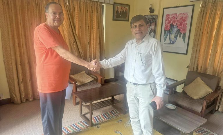 झलनाथले छोडे पार्टी अध्यक्षको दाबी, घनश्यामलाई समर्थन