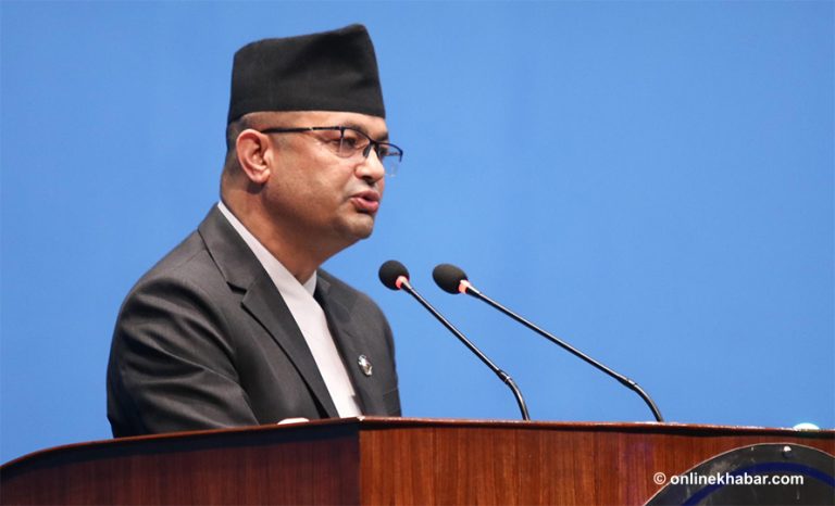 कानुन व्यवसायीको शुल्कबारे कानुन बनाउछौं : कानुनमन्त्री गिरी