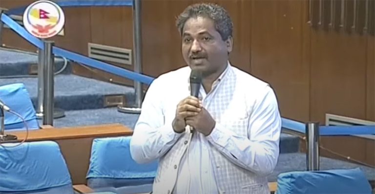 सरकारलाई प्रभु साहको प्रश्न : लोकतन्त्र कहाँ छ ?