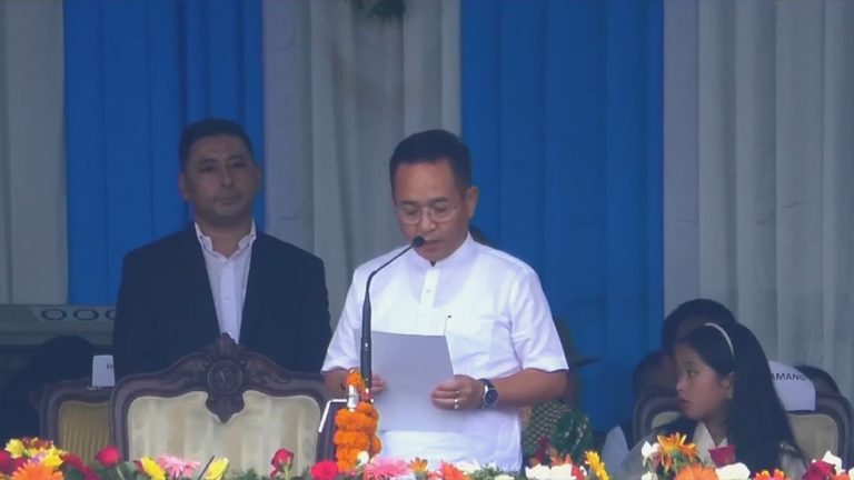 सिक्किमका मुख्यमन्त्री प्रेम सिंह तामाङ गोलेले लिए शपथ