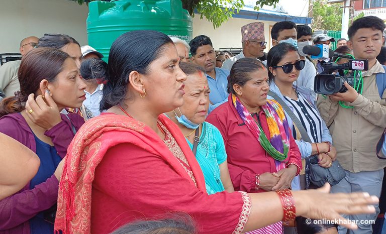 गृहमन्त्रीविरुद्धको जाहेरीमा प्रहरीले जालझेल गरेको सहकारी पीडितको आरोप