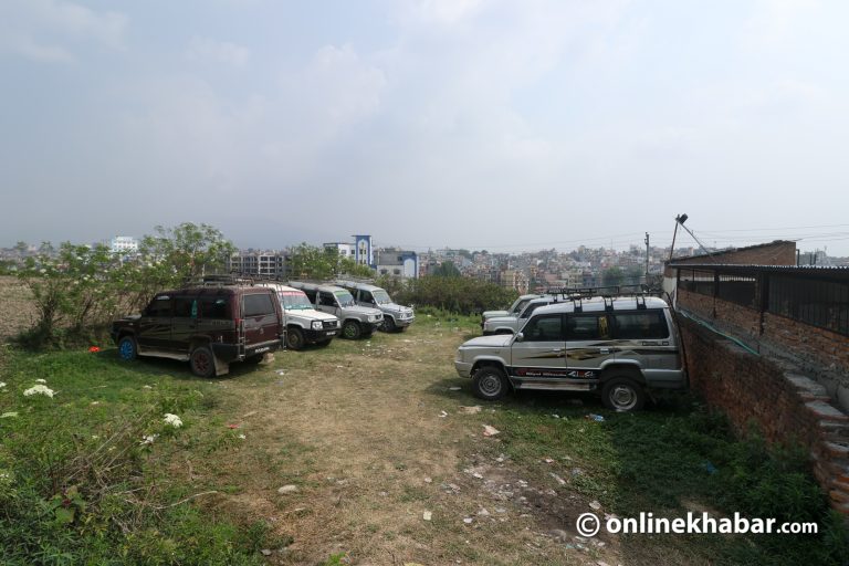 त्रिविको जग्गा छाड्न सुमो व्यवसायीको आनाकानी