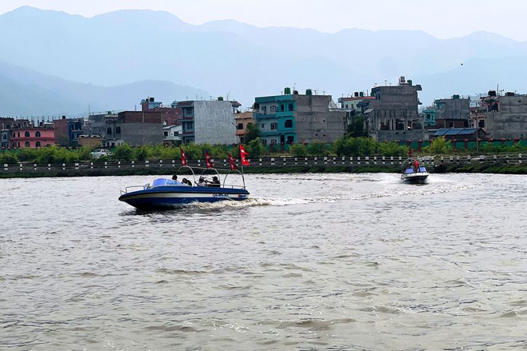 सुर्खेतको बुलबुले तालमा चल्न थाल्यो मोटरबोट
