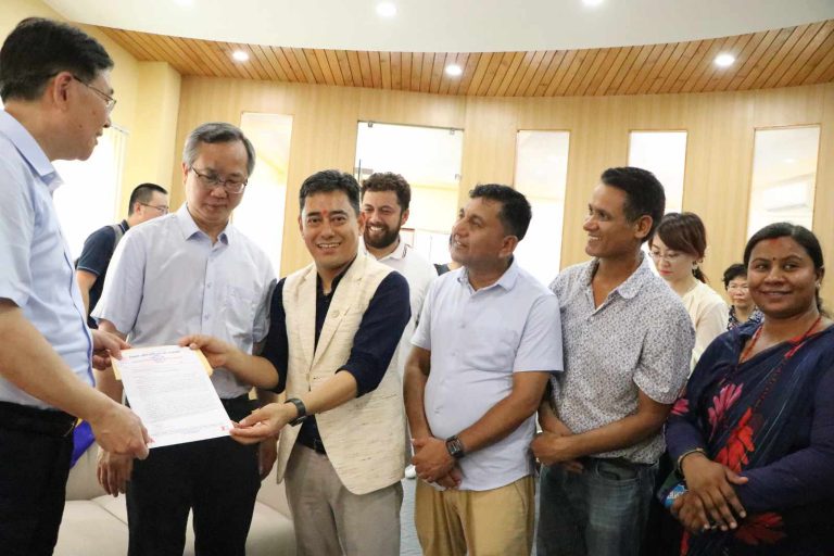 चिनियाँ मन्त्रीसँग भैरहवा विमानस्थलमा नियमित उडानको माग