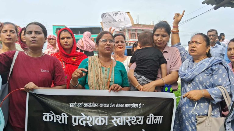सुविधामा कर बढेपछि देशव्यापी आन्दोलनमा बीमा दर्ता सहयोगी