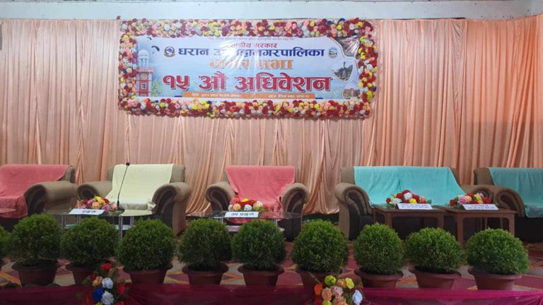 इटहरीको बजेट जबर्जस्ती ल्याइयो, धरानमा रोकियो