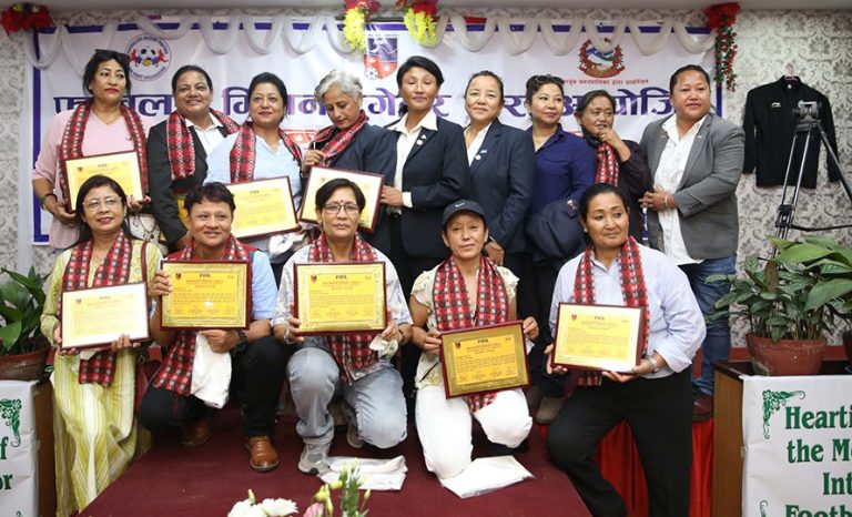फुटबलका पूर्वखेलाडी, प्रशिक्षक र रेफ्री सम्मानित