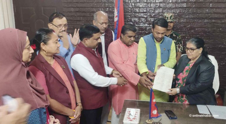 मधेशको मुख्यमन्त्रीमा जनमतका सतिश सिंहको दाबी पेस