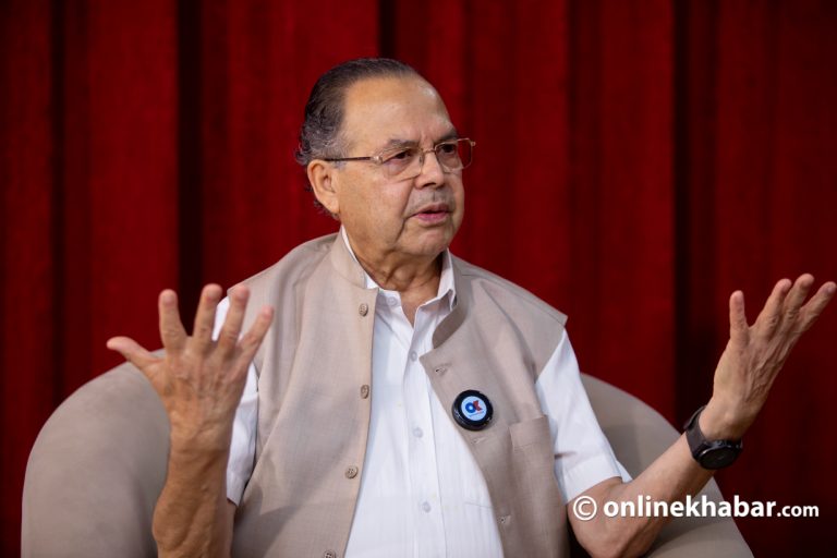 माधव नेपाललाई भ्रष्टाचार मुद्दाबाट कसरी जोगाउने भन्नेमा छु, तर गलत बुझियो : झलनाथ खनाल