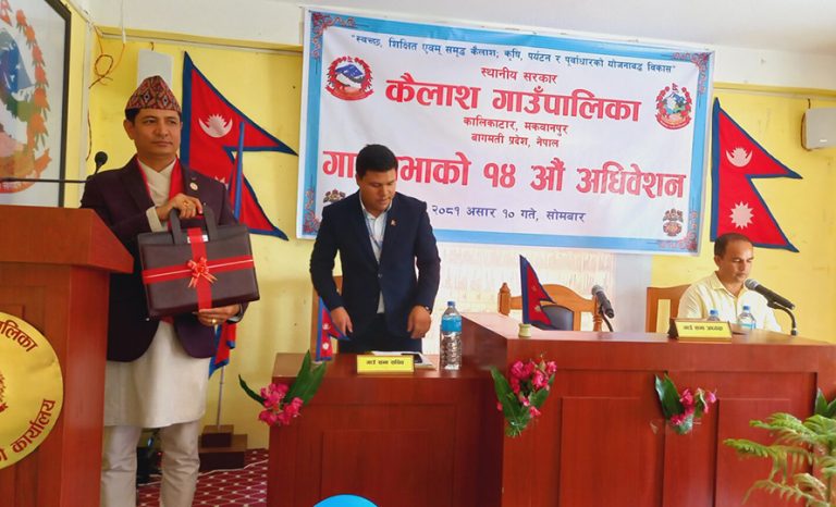 कैलाशमा २० वर्ष कटेपछि विवाह गर्ने ६ महिला सम्मानित