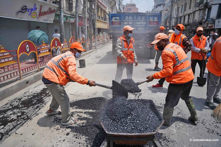 सरकारले कालोपत्रेको ठाउँमा सिमेन्टको सडक निर्माणलाई प्राथमिकता दिने