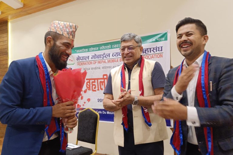 अवैध मोबाइल फोन कारोबार बन्द गरौं : मल्होत्रा