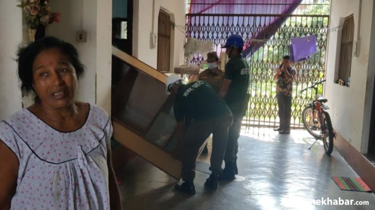 प्रशासनले टुंग्याएन मिटरब्याजको उजुरी, घरबाट निकालिए गजेन्द्रको परिवार