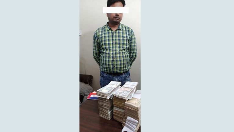 स्रोत नखुलेको २० लाख ४० हजारसहित एक व्यक्ति पक्राउ