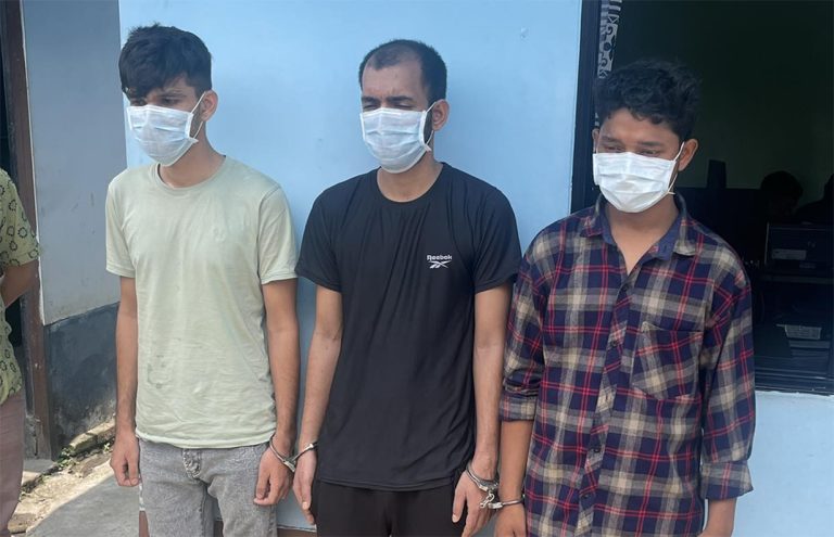 विदेश पठाइदिने भनेर ३०० जनालाई ठगी गर्ने समूह पक्राउ