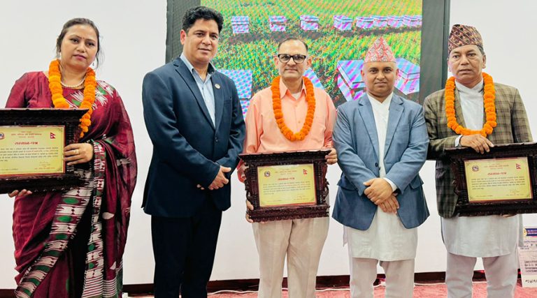 तीन स्टार्टअप कम्पनीलाई उद्योग मन्त्रालयको पुरस्कार