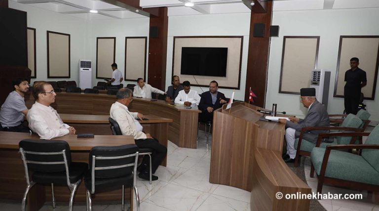 ओलीले भने– डेडिकेटेड लाइनबारे लाल आयोगको प्रतिवेदन कार्यान्वयनमा तलमाथि हुँदैन