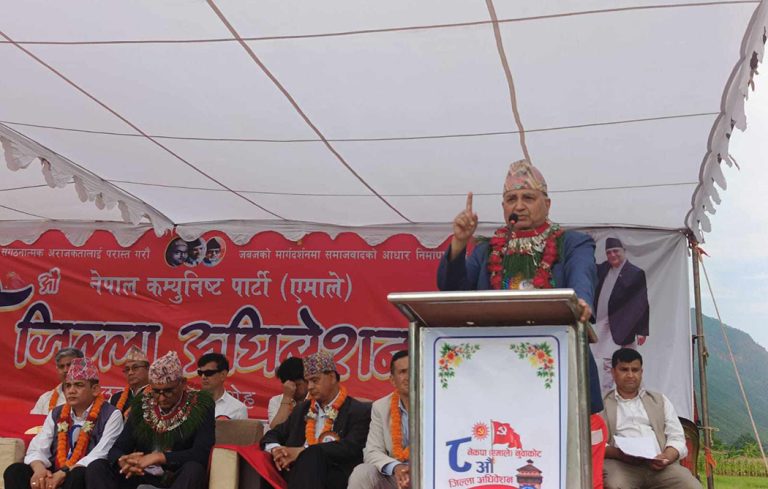 एमाले नुवाकोटको नेतृत्व लिन मैनाली र प्रधानबीच प्रतिस्पर्धा