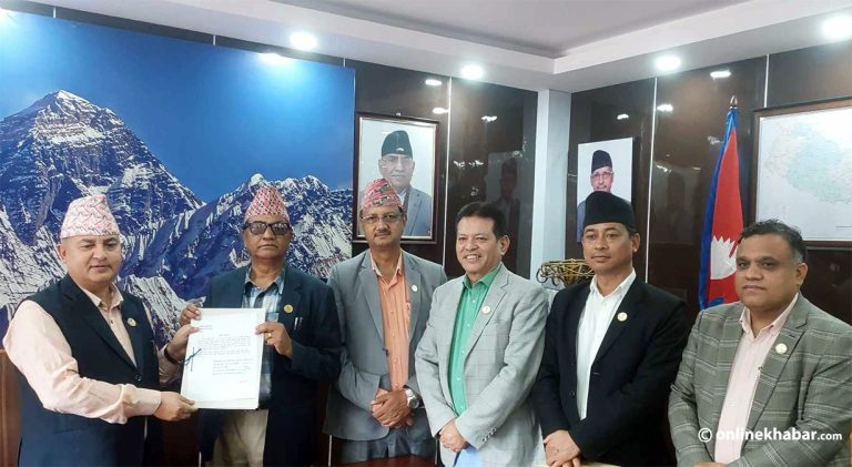 बागमती सरकारबाट बाहिरियाे एमाले, मन्त्रीहरुले बुझाए राजीनामा