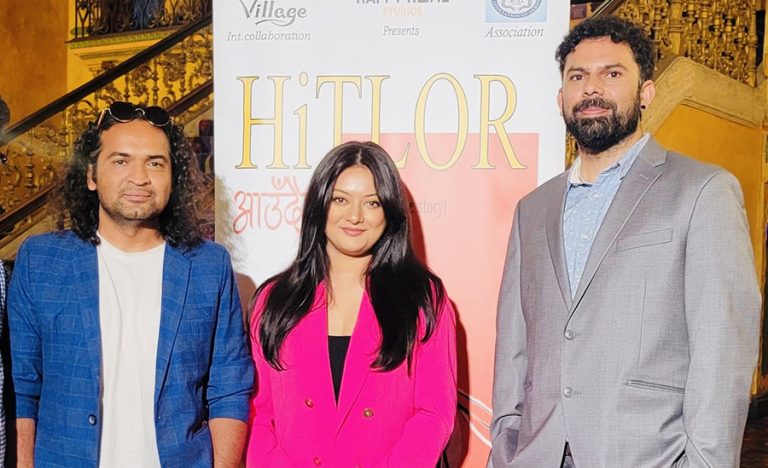 नाटकमा वर्षाको डेब्यु, अमेरिकामा गर्दैछिन् ‘हिटलर आउँदैछ’