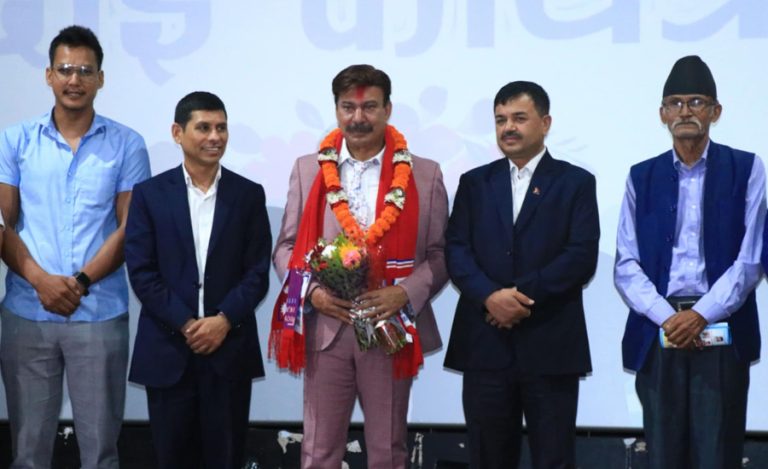 जाँदाजाँदै सरकारसँग रुष्ट सुनिए भुवन केसी
