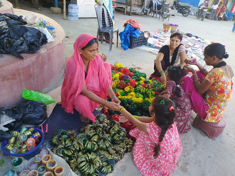साउन लागेसँगै महोत्तरीमा हरियो चुरापोतेको व्यापार बढ्यो