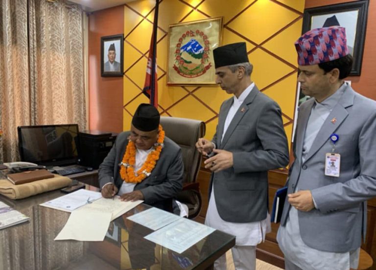 राष्ट्रिय सुरक्षा र द्रुतमार्ग निर्माण प्राथमिकतामाः रक्षामन्त्री राई