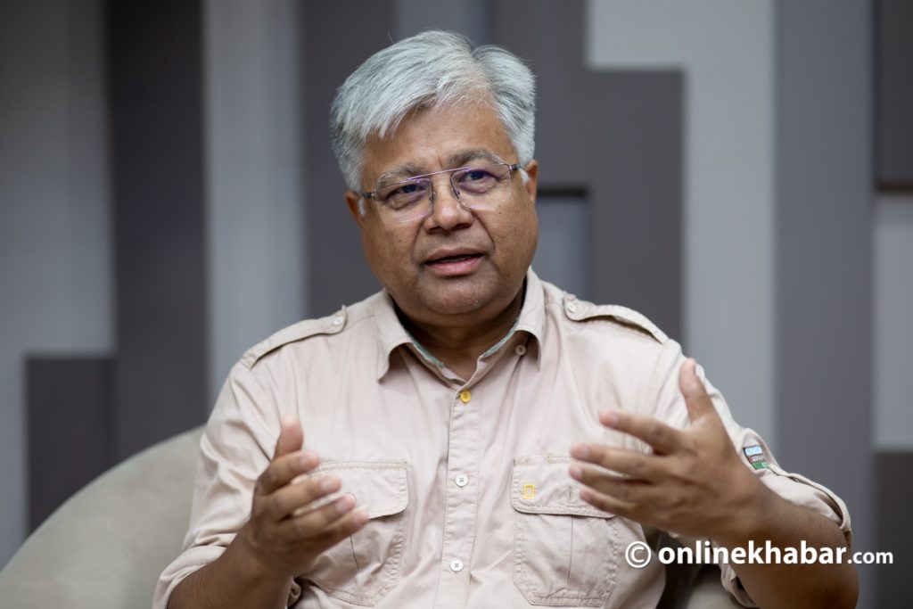 ‘नेतालाई बधाई दिन खादामाला बोक्ने कार्यकर्ता हुन्, मतदाता होइनन्’
