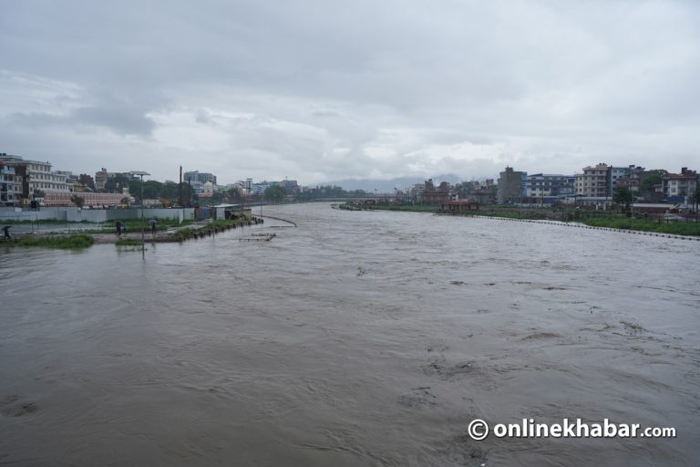 काठमाडौंमा बाढीको वितण्डा (तस्वीरहरु)