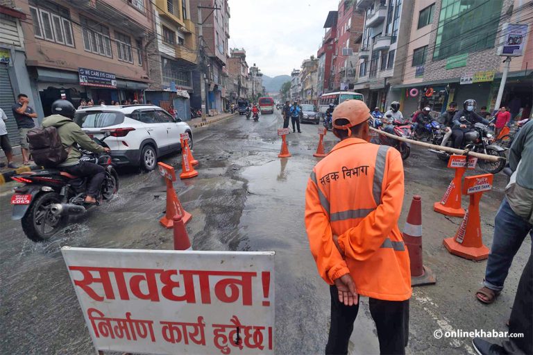 सोह्रखुट्टे-बालाजु खण्डमा करिब ११ फिट खाल्डो (तस्वीरहरु)