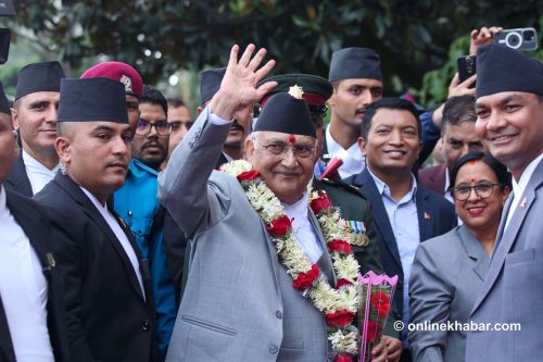 सिंहदरबारमा प्रधानमन्त्री ओलीको स्वागत (तस्वीर)