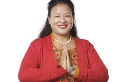 दीपक खड्कामाथि कुसुमको आरोप– ‘अदालतका श्रीमान् भेटिसकेँ, आदेश मिलाइसकेँ’ भन्नुभयो
