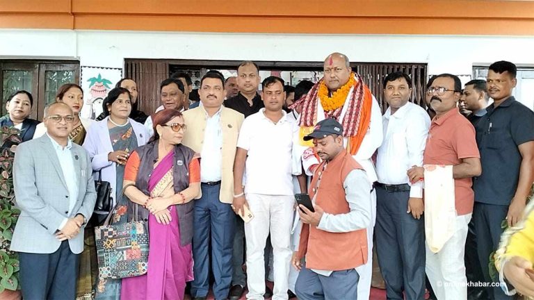 कांग्रेस र एमालेले समर्थन गरेपछि मधेशका मुख्यमन्त्रीले पाए विश्वासको मत