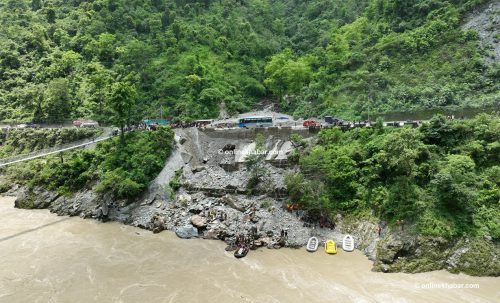 जोखिम नभएको भनिएको सिमलतालमा कसरी गयो बस बगाउने पहिरो ?