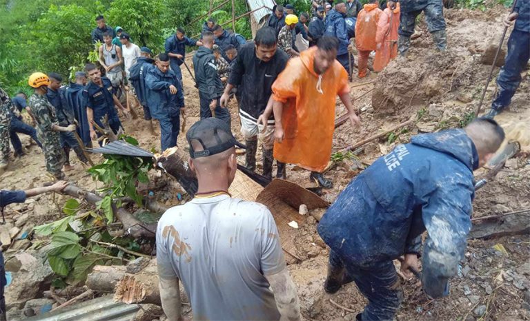 तनहुँको शुक्लागण्डकीमा पहिरोमा परी ३ जना बेपत्ता