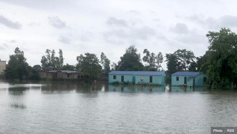 बाढीले कैलालीको जनजीवन प्रभावित, ११ सय प्रहरी तैनाथ