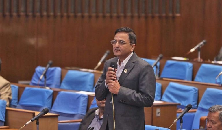 स्वार्थको द्वन्द्वसम्बन्धी विधेयक कानुन मन्त्रालयमा अड्कियो : योगेश भट्टराई