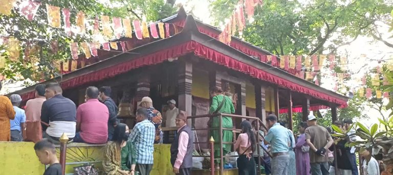 धरानका बुढा सुब्बासहितका मन्दिरमा भक्तजनको घुइँचो