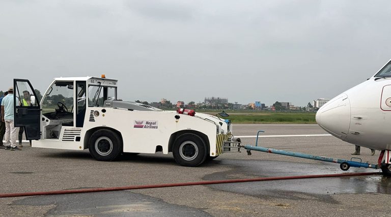भैरहवा विमानस्थल धावनमार्गमा चिप्लिएको बुद्धको जहाज निकालियो