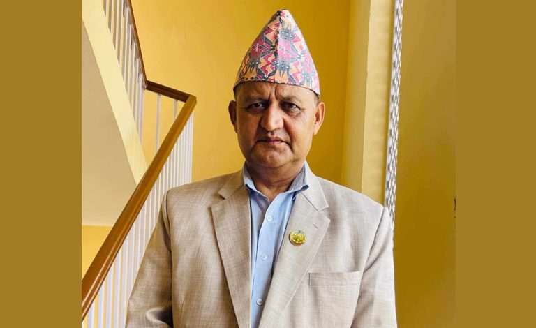 शंकर पोखरेलको पक्षमा उभिंदा आचार्यलाई मुख्यमन्त्री पुरस्कार