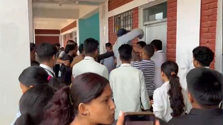 प्राक्टिकलमा फेल गराएको भन्दै गोरखामा शिक्षकमाथि हातपात