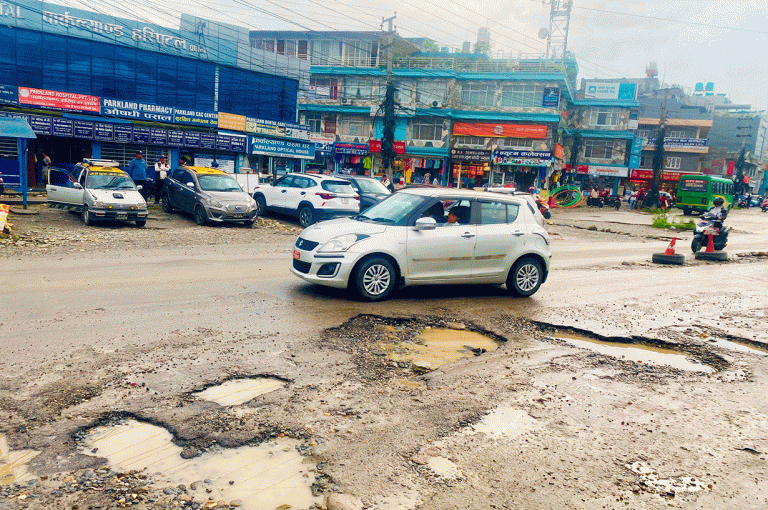 पोखरा छिर्ने राजमार्गमा खाल्डैखाल्डा, यात्रा जोखिमपूर्ण