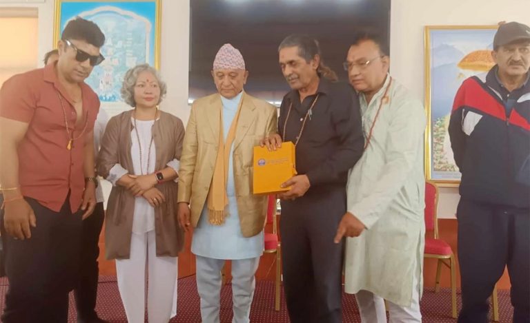 ७० जना कलाकारले दक्षिणकालीमा गरे योग र ध्यान