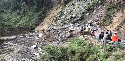 पहिरोका कारण कर्णालीका तीन राजमार्ग अवरुद्ध