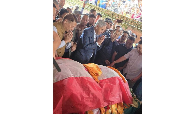 मेयर नकर्मीप्रति देउवा र प्रकाशमानको श्रद्धाञ्जली