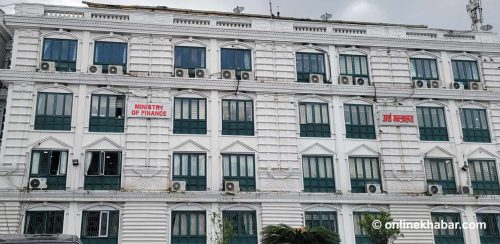 स्रोत जुटाउन सरकारलाई हम्मे, विनियोजित बजेट खर्च गर्न रोक