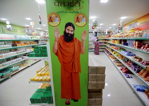 लाइसेन्स निलम्बनपछि पतञ्जलीले रोक्यो १४ उत्पादनको बिक्री, स्टोरबाट फिर्ता माग्यो