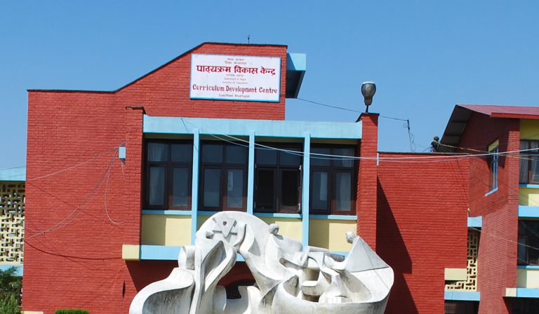 सांसदसँग घूस लिएको आरोप लागेका अधिकृत अनुसन्धानमा