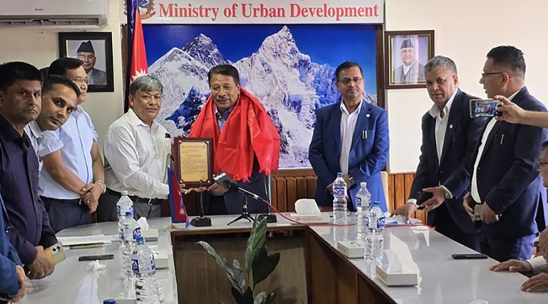 निर्माण व्यवसायीको जायज माग सम्बोधन हुन्छ : सहरी विकासमन्त्री